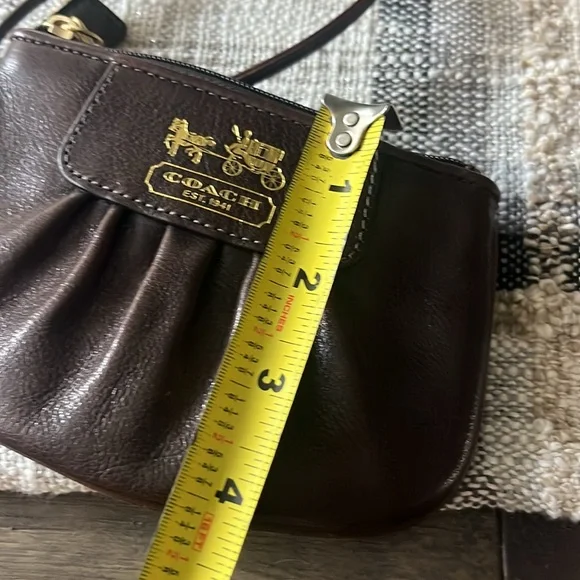 Vintage Coach Leather Wristlet - Picture 5 of 13